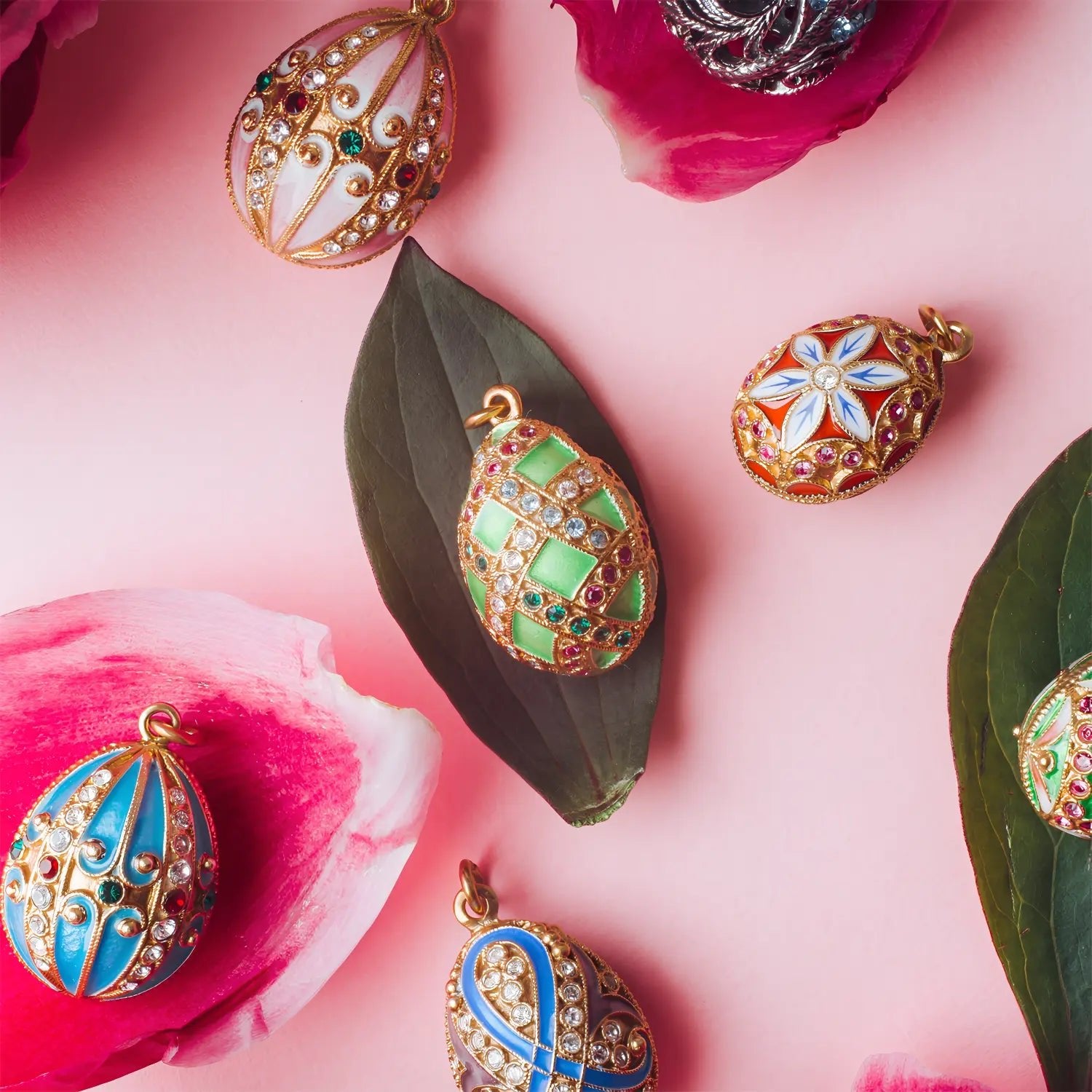 SilberMomente zu Ostern: Zeitlose Osteranhänger aus Silber mit Emaille - Premium Geschenkideen