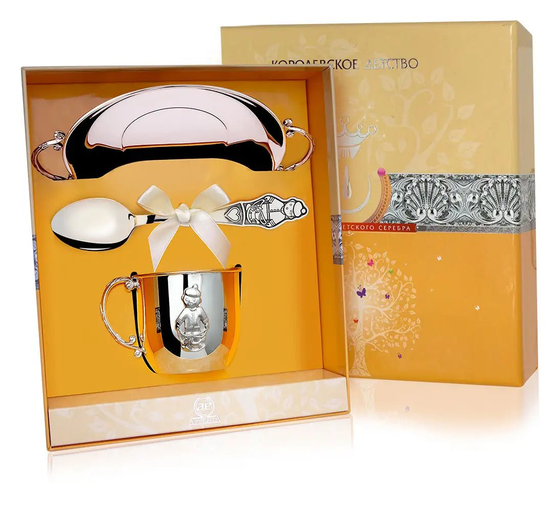 Baby Geschenkset 925 Silber Junge – Tasse, Löffel & Teller mit Henkeln in festlicher Geschenkbox.