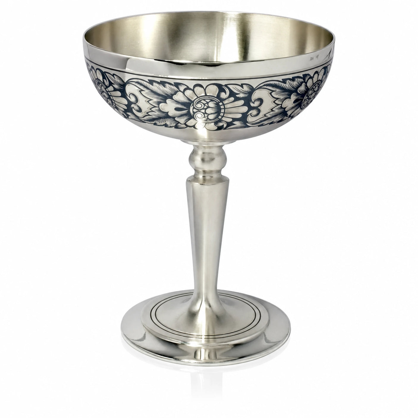 Einzigartige Dessertschalle am Stiel aus 925 Silber mit edler Niello-Verzierung, wertvolle Hochzeitstaggeschenke.