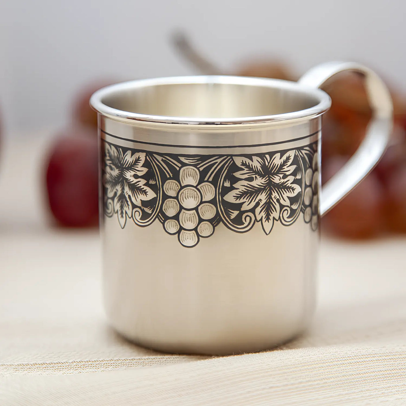 Kinderbecher Silber 925 mit Henkel & Niello – Weintraubenmotiv