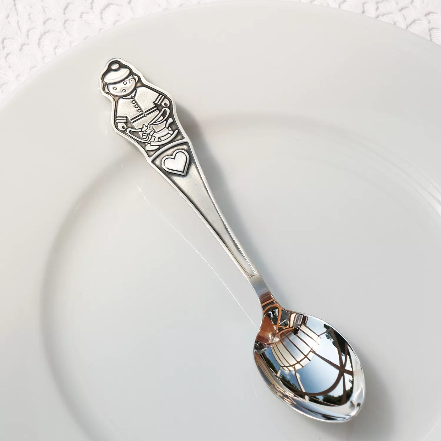 Kinderlöffel 925 Silber Junge geschwärzt – Geburtsgeschenk mit Gravur-Option in Geschenketui.