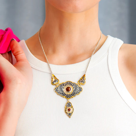 Set „Chara“ – Collier & Ohrhänger im kunstvollen Duo
