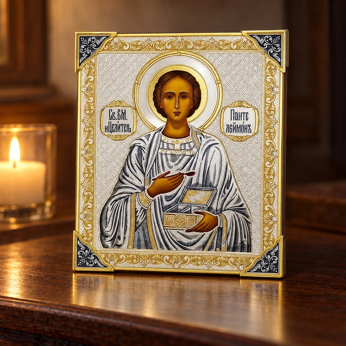 Orthodoxe Ikone Panteleimon der Heiler 925 Silber — Lifestyle-Setting im Andachtswinkel