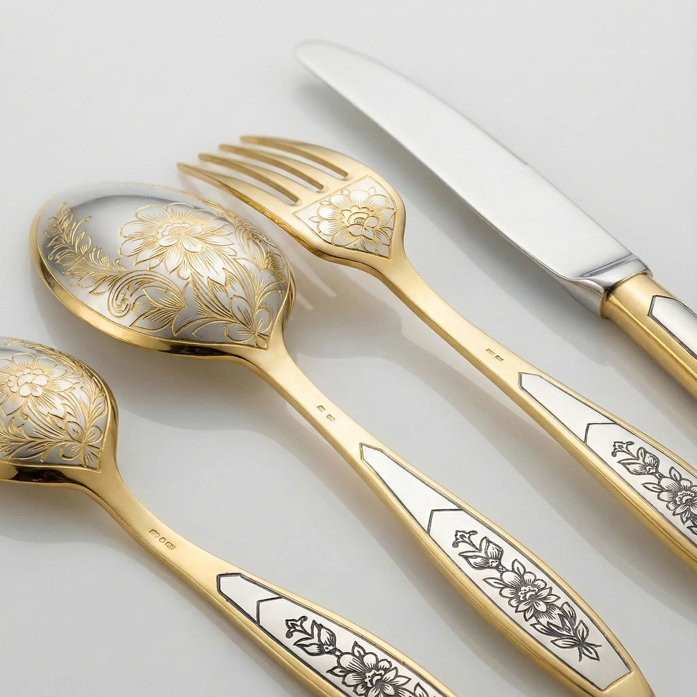 Silberbesteck Set 4 - tlg 925 Silber Niello vergoldet | Astra Classic