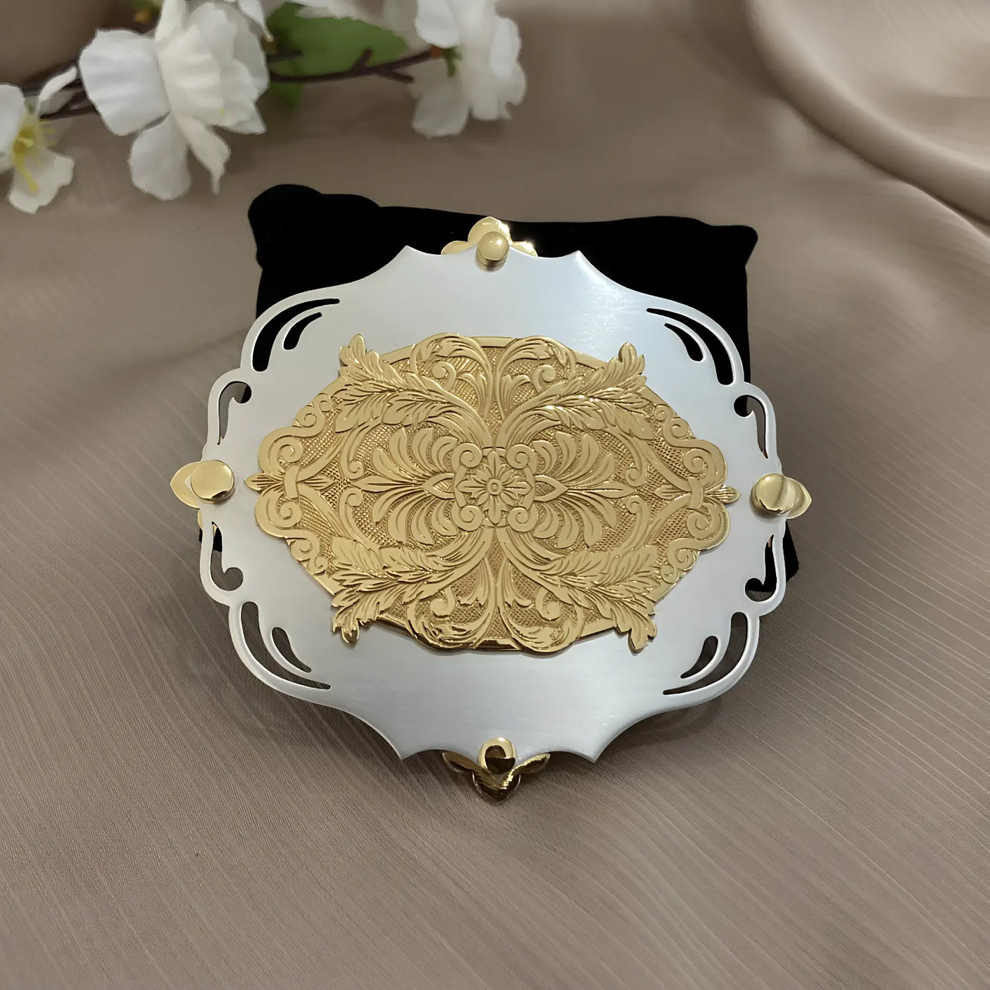 Schatulle „Diana“ – Luxus - Set aus Brosche, Armband & Handspiegel im Nielloa - Design