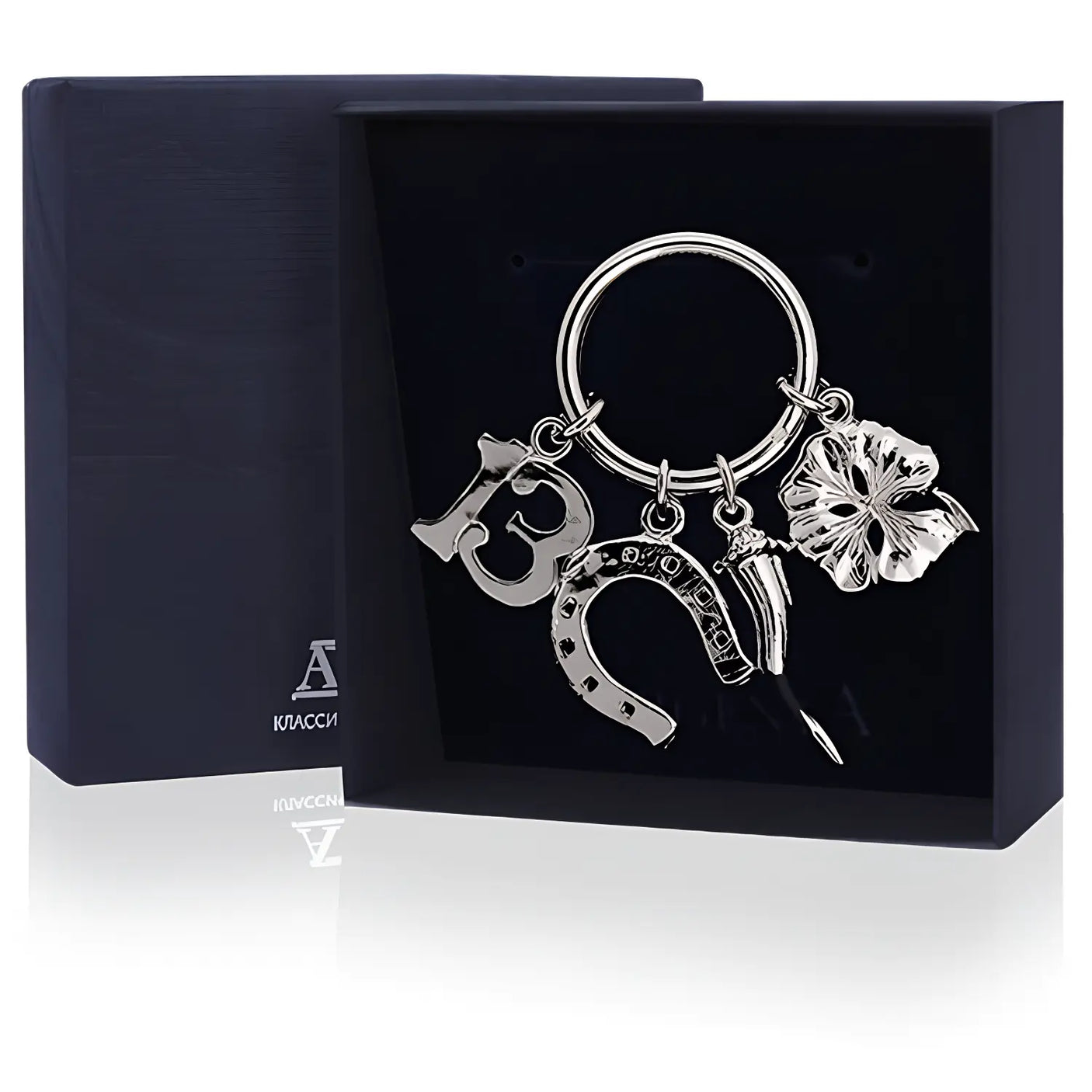 Talisman Schlüsselanhänger aus 925 Sterling Silber mit vier Anhängern – Zahl 13, Hufeisen, Glückshorn und Kleeblatt – in schwarzer Geschenkbox, unisex.