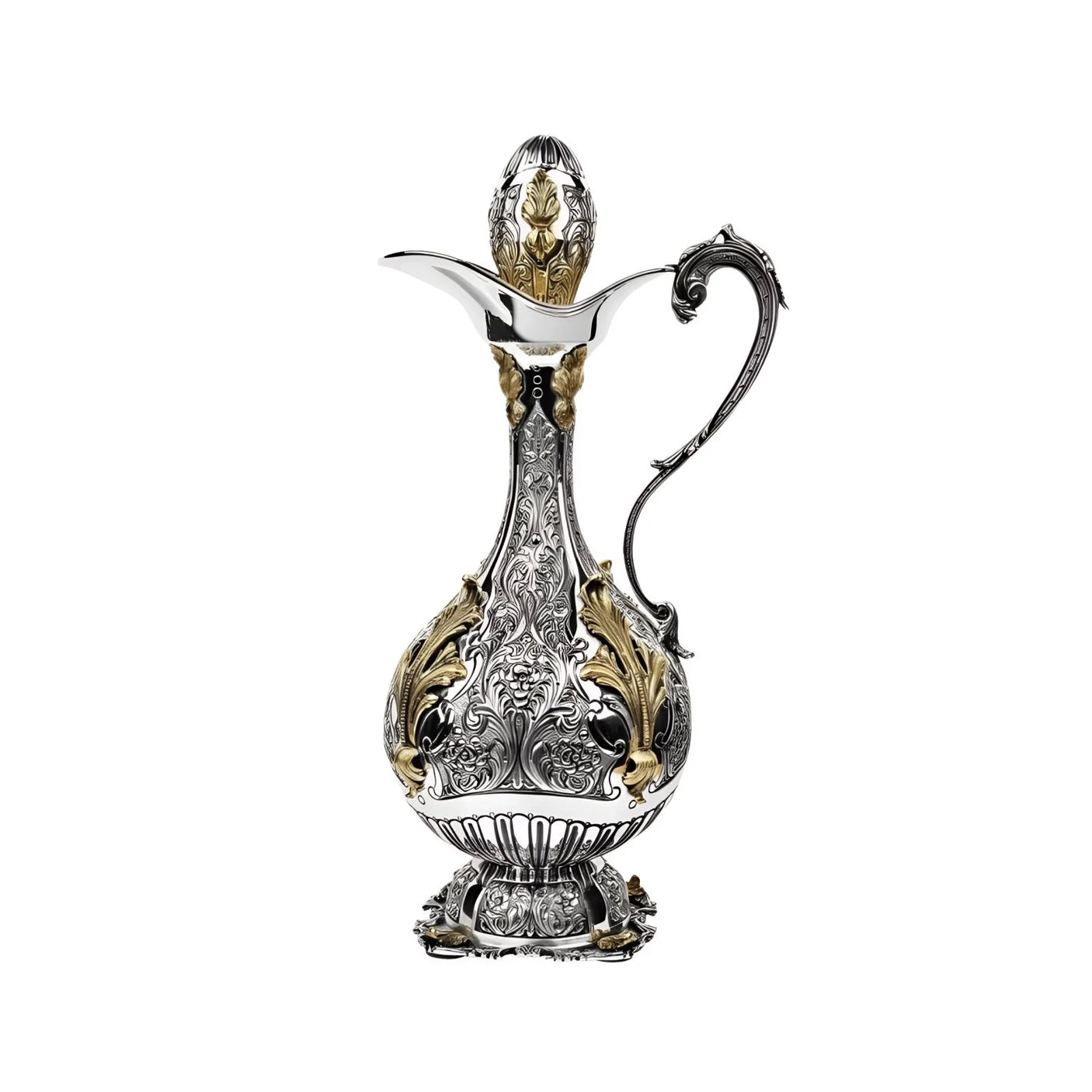 Detailansicht der vergoldeten Weinkaraffe 925 Silber mit Akanthus-Ornament und geschwungenem Henkel.