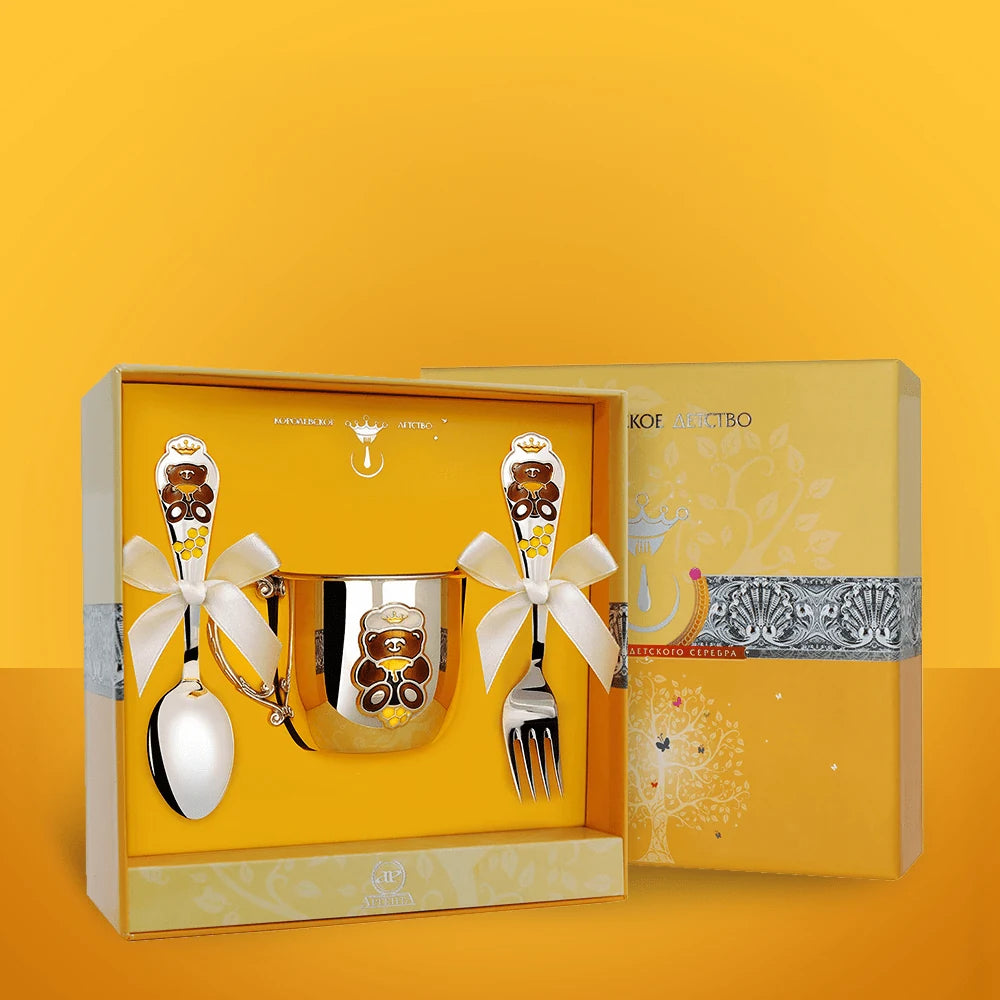 Teddybär-Kinderset aus 925 Silber — Löffel, Becher und Gabel mit Bären-Emaille in goldener Geschenkbox