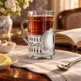 Teeglashalter „Der Meister“ aus 925 Silber mit Gravur-Option — Lifestyle-Setting am Teetisch