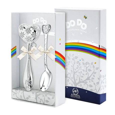 Silbernes Baby Geschenkset Herz – Rassel mit Blütenprägung & Babylöffel in Geschenkbox