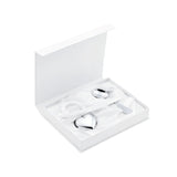 Geöffnete Geschenkbox mit Herzrassel & gebogenem Babylöffel aus 925 Silber — italienisches Silberhandwerk.