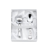 Baby-Geschenkset 925 Silber Zug: Babyrassel mit Dampflok-Kugel & Tauflöffel mit Lokrad-Detail in weißer Geschenkbox.