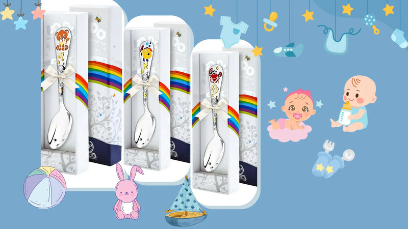 Babylöffel aus 925er Silber mit bunten Tier- und Sternzeichenmotiven, einzeln verpackt in Geschenkbox mit Schleife – ideale Geschenke zur Geburt für Mädchen und Jungen.