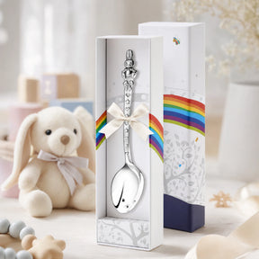 Babylöffel 925 Silber mit oxidiertem Hasen-Motiv, Herz & Stern — Lifestyle-Setting, Geschenk zur Geburt