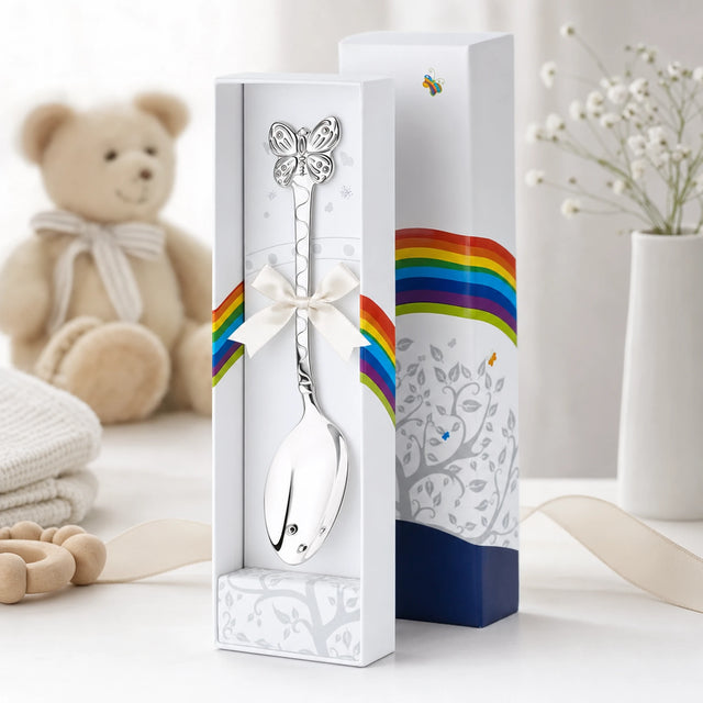 Babylöffel 925 Silber mit Schmetterling-Motiv — Lifestyle-Setting, liebevolles Geschenk zur Geburt