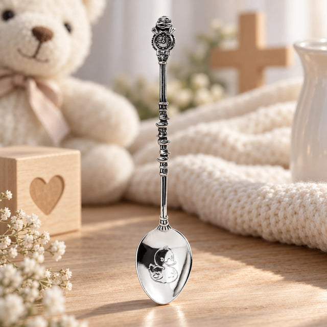 Patengeschenk Silberlöffel Entchen 925 Silber geschwärzt — Lifestyle-Setting, Souvenir zur Taufe
