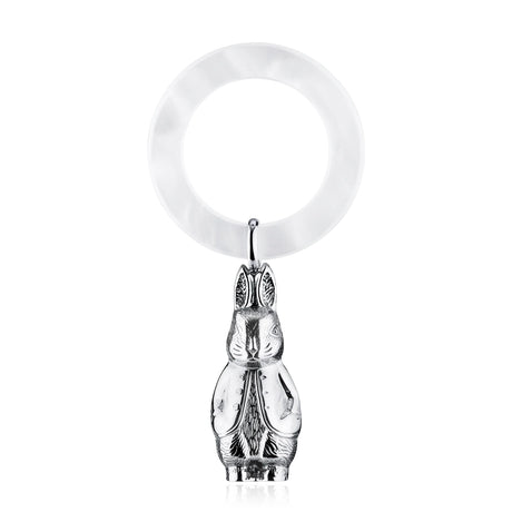 Babyrassel 925 Silber Hase Zaramella — ziselierte Hasen-Figur als Anhänger am perlweißen Acryl-Beißring, Freisteller