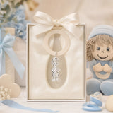 Babyrassel 925 Silber mit Jungen-Motiv und Beißring — Lifestyle-Setting, Geschenk zur Geburt für Jungen