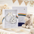 Babyrassel 925 Silber mit Pony-Motiv, Ringform, in Geschenkbox — Lifestyle-Setting, Geschenk zur Geburt