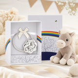 Babyrassel 925 Silber mit Pony-Motiv, Ringform, in Geschenkbox — Lifestyle-Setting, Geschenk zur Geburt