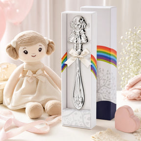 Babyrassel 925 Silber Puppe — Lifestyle mit Plüschpuppe und Regenbogen-Geschenkbox