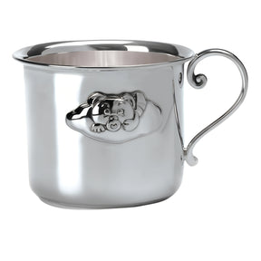 Kinderbecher 925 Silber Bär Classic — klassischer zylindrischer Taufbecher mit einem eleganten Henkel mit Volutenornament, niedlich liegender Bär im wolkenförmigen Medaillon, ZARAMELLA Italien.