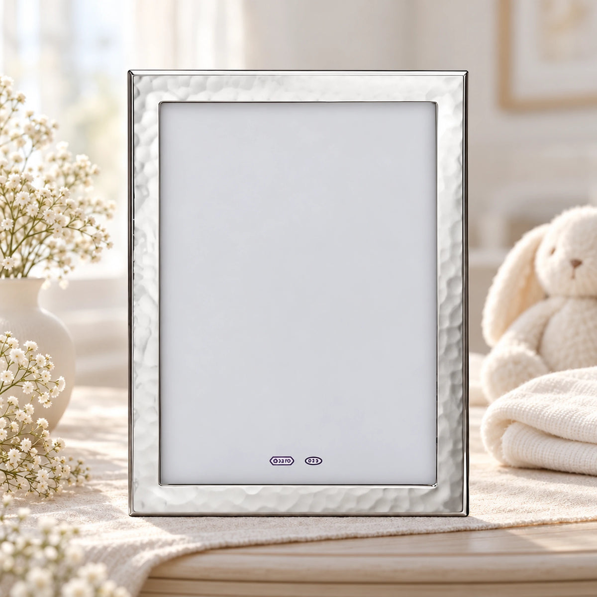 Bilderrahmen 925 Silber Modell Dublin, 20×25 cm — Lifestyle-Setting, Geschenk zur Taufe