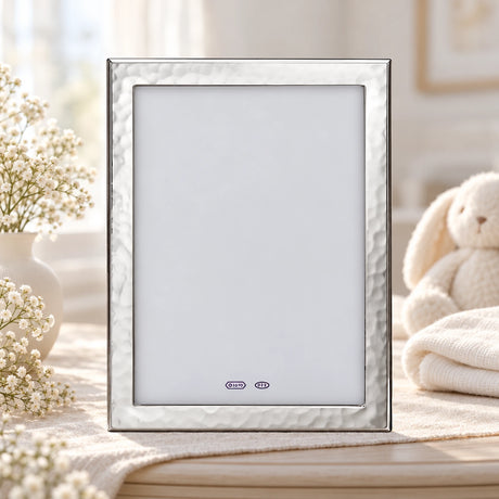 Bilderrahmen 925 Silber Modell Dublin, 20×25 cm — Lifestyle-Setting, Geschenk zur Taufe
