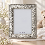 Bilderrahmen 925 Silber Modell Florenz, 10×15 cm — Lifestyle-Setting, Geschenk zur Taufe