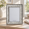 Bilderrahmen 925 Silber Modell Florenz, 10×15 cm — Lifestyle-Setting auf heller Kommode