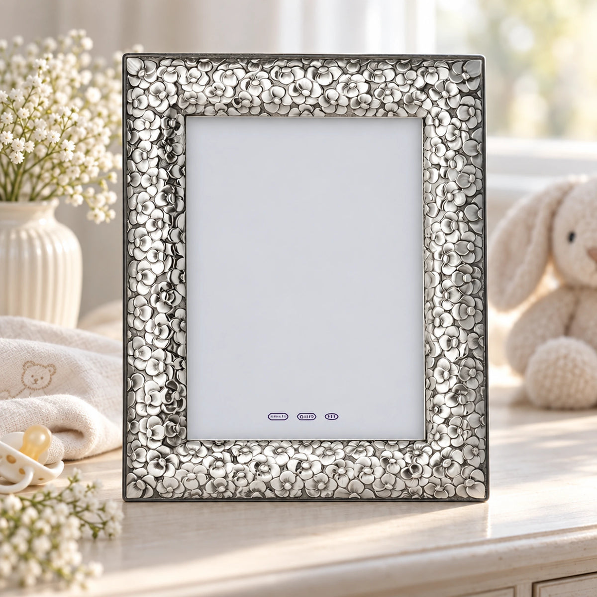 Bilderrahmen 925 Silber Modell Florenz, 20×25 cm — Lifestyle-Setting, Geschenk zur Taufe
