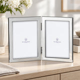 Bilderrahmen 925 Silber Modell King Queen Doppel, 10×15 cm — Lifestyle-Setting auf heller Kommode