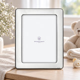 Bilderrahmen 925 Silber Modell Lyon, 10×15 cm — Lifestyle-Setting, Geschenk zur Taufe