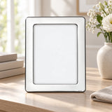 Bilderrahmen 925 Silber Modell Lyon, 13×18 cm — Lifestyle-Setting auf heller Kommode