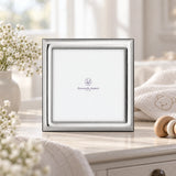 Bilderrahmen 925 Silber Modell Monaco, 10×10 cm — Lifestyle-Setting, Geschenk zur Taufe