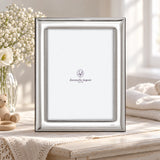 Bilderrahmen 925 Silber Modell Rom, 20×25 cm — Lifestyle-Setting, Geschenk zur Taufe
