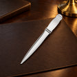 Brieföffner 925 Silber mit Gravur — Lifestyle-Setting am Schreibtisch
