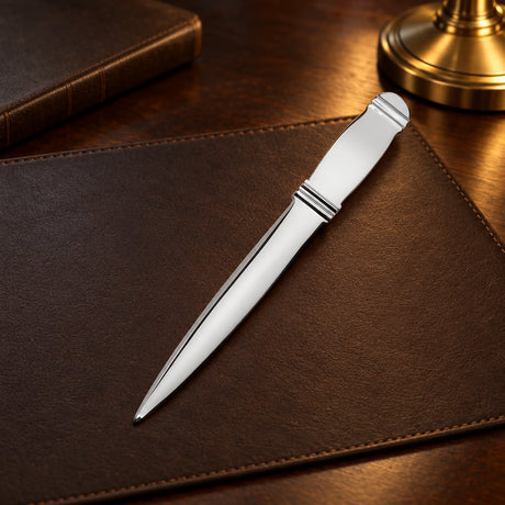 Brieföffner 925 Silber mit Gravur — Lifestyle-Setting am Schreibtisch