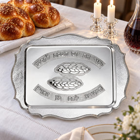 Challah-Tablett 925 Silber gehämmert — Lifestyle-Setting am Schabbattisch