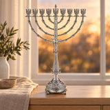 Chanukkia 925 Silber Signature — Lifestyle-Setting am Fenster