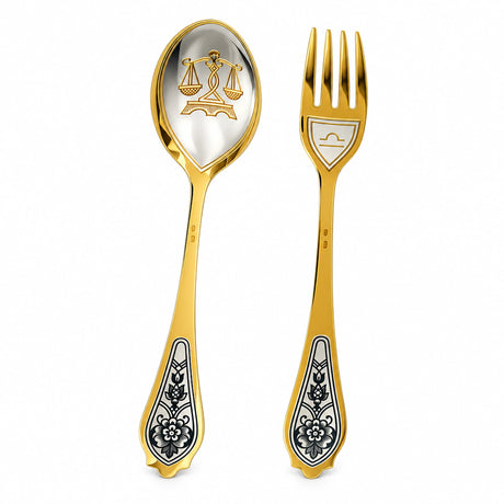 Dessertbesteck Waage 925 Silber vergoldet: Löffel mit Balkenwaage in der Laffe, Gabel mit Symbol, Niello-Blüten