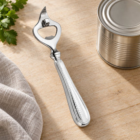 Dosenöffner 925 Silber gehämmert (Hammerschlag) — Lifestyle-Setting am Küchentisch