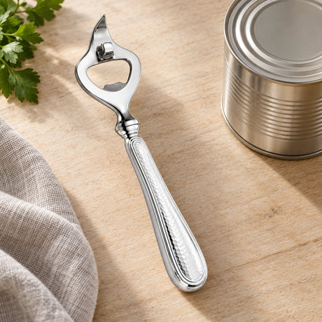 Dosenöffner 925 Silber gehämmert (Hammerschlag) — Lifestyle-Setting am Küchentisch