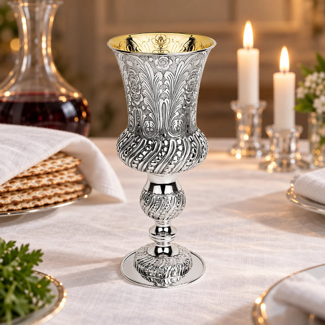Eliyahu-Becher 925 Silber Signature — Lifestyle-Setting am Sedertisch