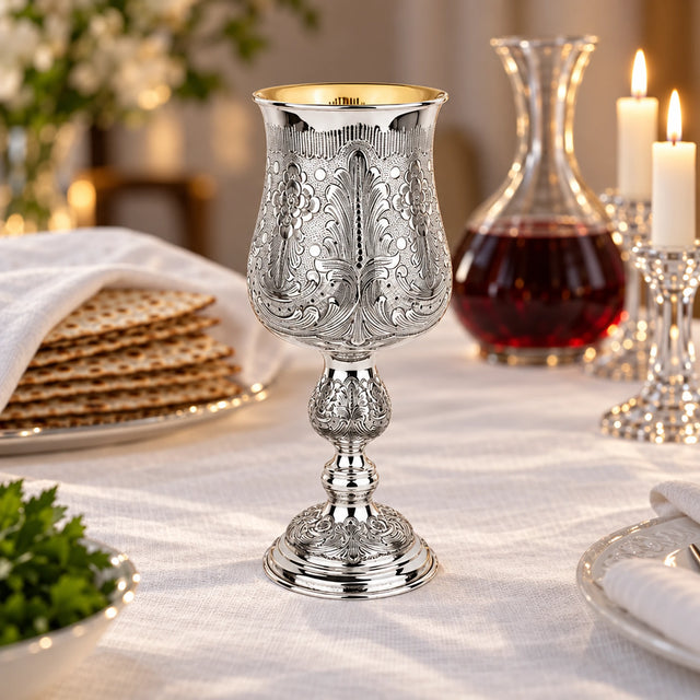 Eliyahu-Becher 925 Silber Signature — Lifestyle-Setting am Sedertisch