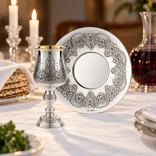 Eliyahu-Set 925 Silber Signature Light — Lifestyle-Setting am Sedertisch