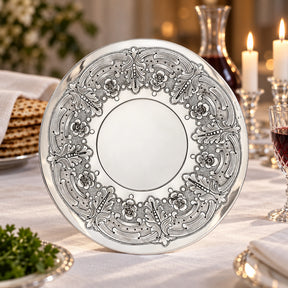 Eliyahu-Teller 925 Silber Signature — Lifestyle-Setting am Sedertisch
