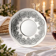 Eliyahu-Teller 925 Silber Signature Light — Lifestyle-Setting am Sedertisch