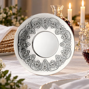 Eliyahu-Teller 925 Silber Signature Light — Lifestyle-Setting am Sedertisch