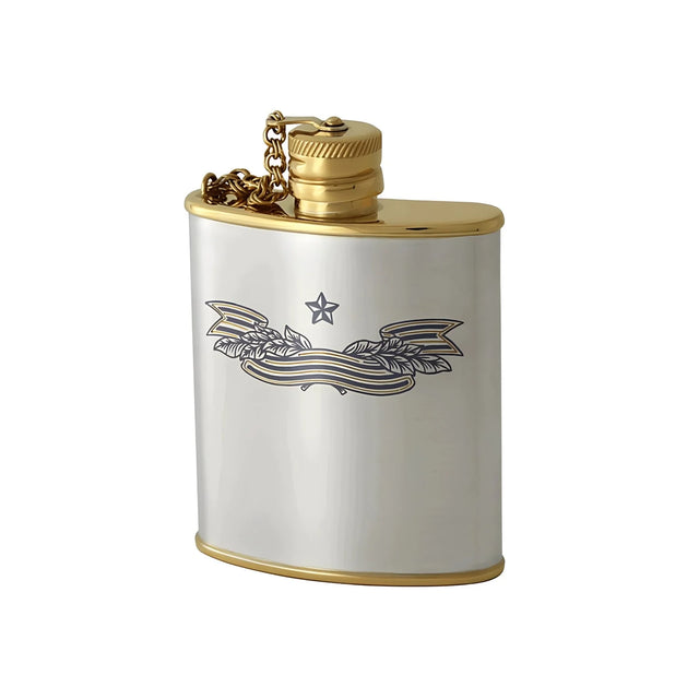 Flachmann 925 Silber Niello — Silberflachmann mit Sieg-Lorbeermotiv, vergoldetem Schraubverschluss und Kette, 90 ml